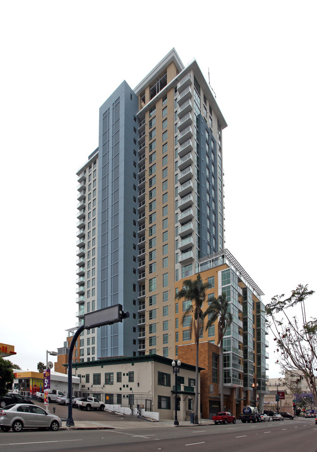 Ten Fifty B in San Diego, CA - Foto de edificio - Building Photo