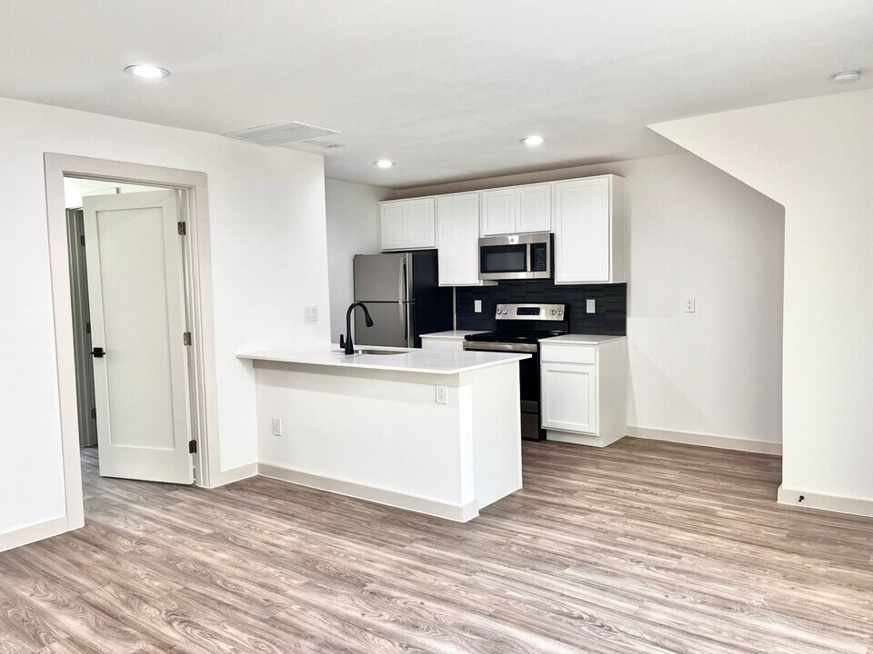 2909 Lucas in Dallas, TX - Building Photo