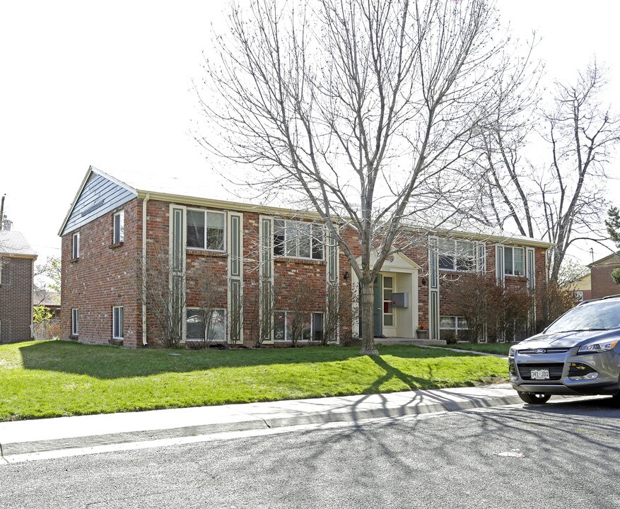 2350 S Linden Ct in Denver, CO - Foto de edificio