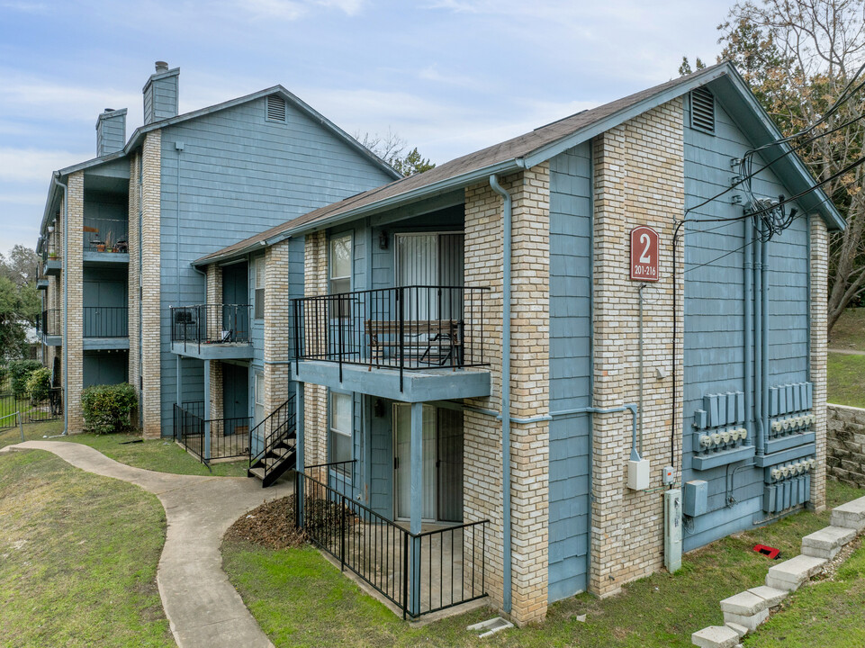 Windwood Apartments in Austin, TX - Building Photo