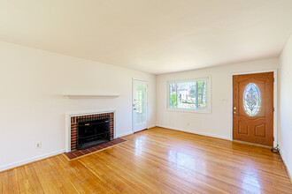 3306 Dye Dr in Falls Church, VA - Foto de edificio - Building Photo