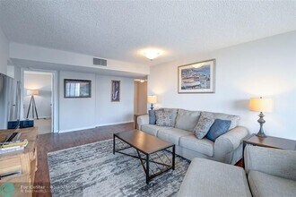 525 N Ocean Blvd in Pompano Beach, FL - Building Photo - Building Photo