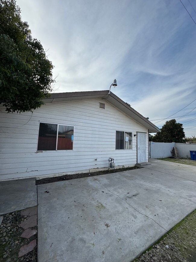 2227 13th St in Reedley, CA - Building Photo - Building Photo