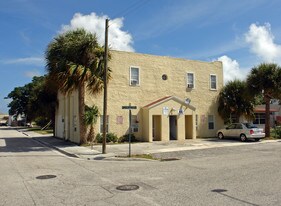 533 Plymouth Ave in West Palm Beach, FL - Building Photo