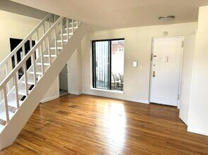460 W 50th St in New York, NY - Building Photo - Building Photo