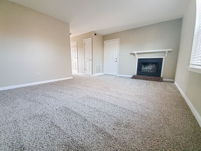 921 Kingsbury Dr in Clarksville, TN - Foto de edificio - Building Photo