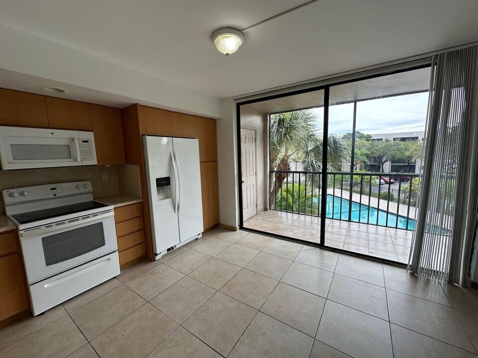 8540 SW 133rd Avenue Rd, Unit 312 in Miami, FL - Building Photo