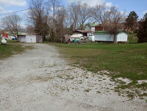 121 Calvert St in Stamping Ground, KY - Building Photo - Building Photo