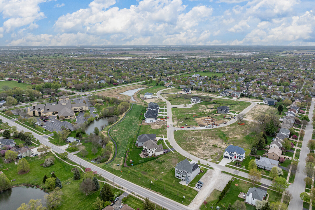 Clow Creek Farm in Naperville, IL - Building Photo