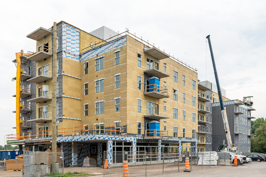 1877 Père-Lelièvre Boul in Québec, QC - Building Photo