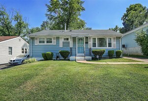 7114 Curtis Ave in St. Louis, MO - Building Photo