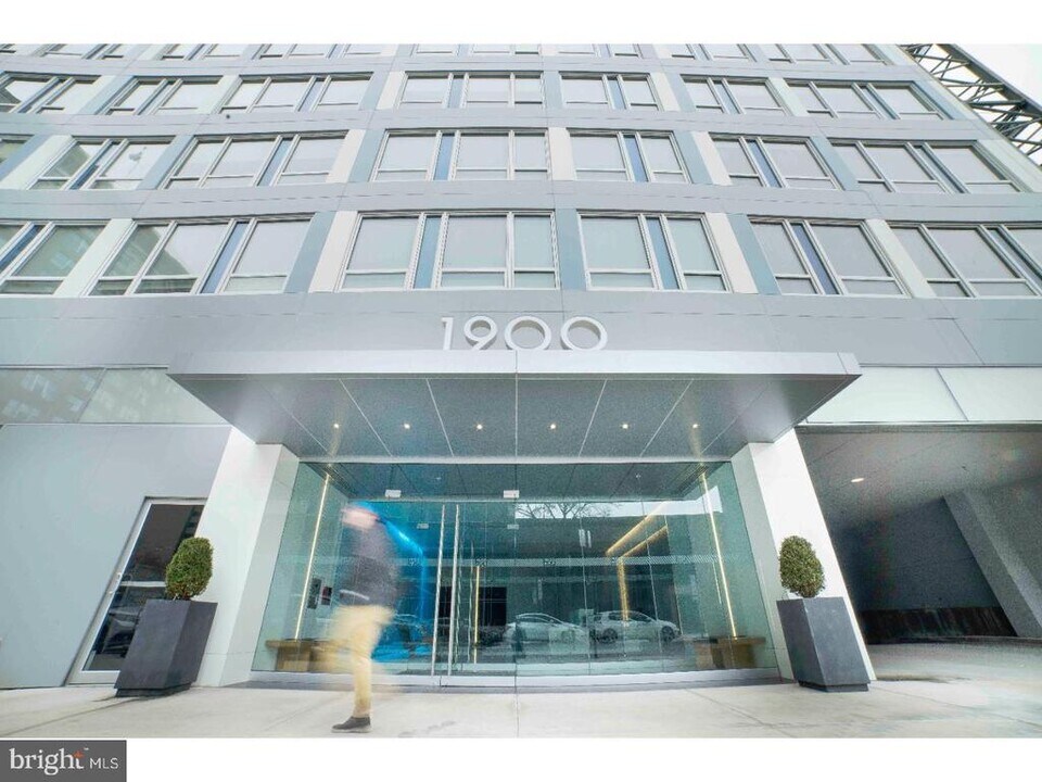 1900-24 Arch St in Philadelphia, PA - Building Photo