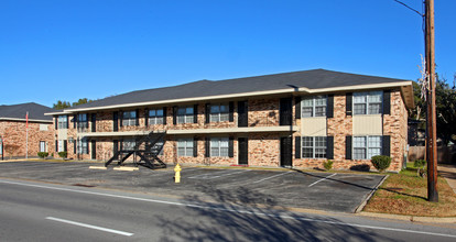 Gulf Vista Apartments in Pascagoula, MS - Building Photo - Building Photo