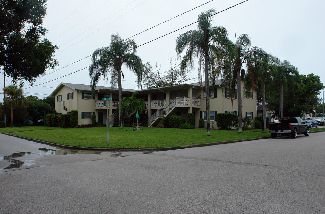 The Hamlett in St. Petersburg, FL - Building Photo