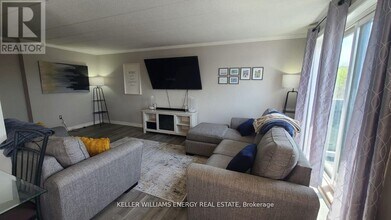 43 Taunton Rd E in Oshawa, ON - Building Photo - Building Photo