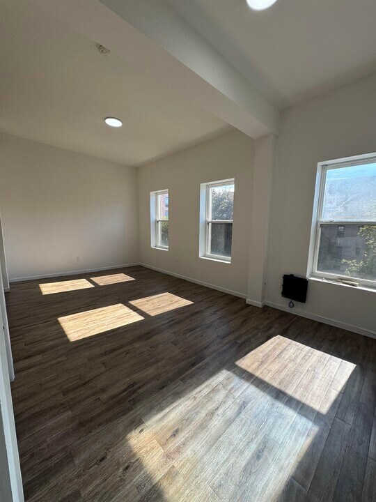 517 Communipaw Ave in Jersey City, NJ - Building Photo