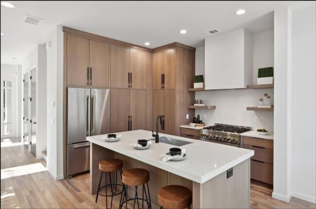 536 Highland Ave NE in Atlanta, GA - Building Photo - Building Photo