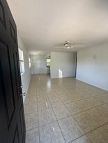 623 92nd Ave N in Naples, FL - Building Photo