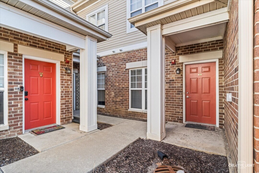 116 Clubhouse Ln in Oswego, IL - Building Photo