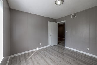 Sunset Village in Pine Bluff, AR - Foto de edificio - Interior Photo