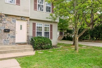 26 Pequot Ave in Port Washington, NY - Building Photo - Building Photo