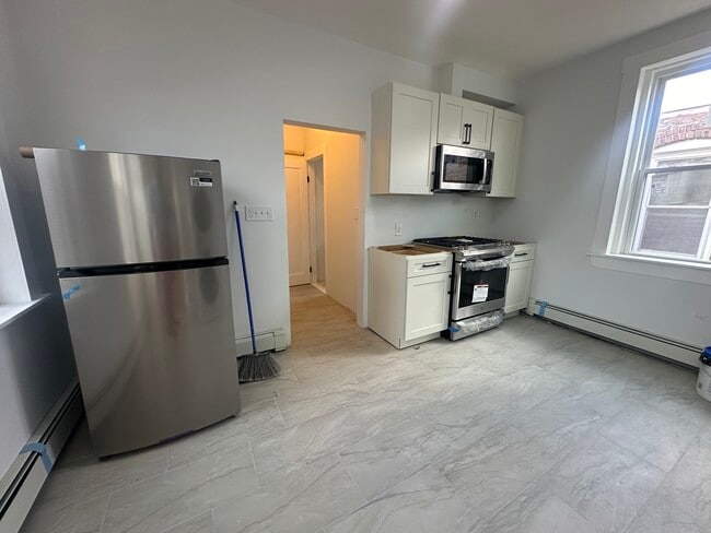 57 Lubec St, Unit 4 in Boston, MA - Building Photo - Building Photo