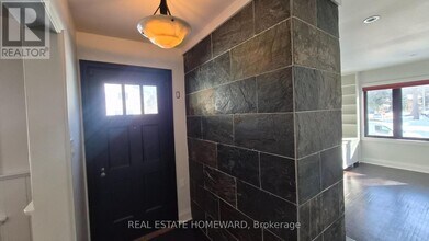 34 Wood Glen Rd in Toronto, ON - Building Photo - Building Photo