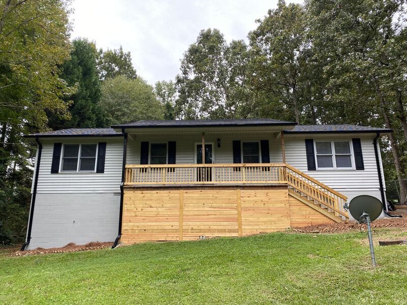 7045 Hickory Dr in Winterville, GA - Building Photo