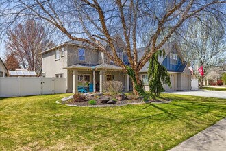 2279 S Bear Claw Way in Meridian, ID - Building Photo - Building Photo