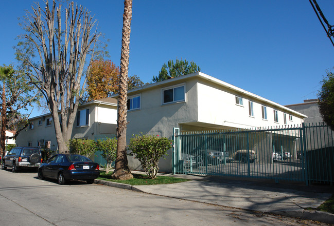 West Toluca Villas in North Hollywood, CA - Building Photo - Building Photo