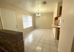 3919 Willmont Rd in La Porte, TX - Building Photo - Building Photo