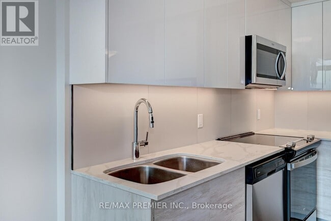 60 Frederick St in Kitchener, ON - Building Photo - Building Photo