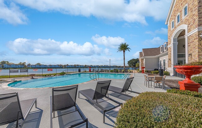 Lakeside Pointe Apartments & Townhomes