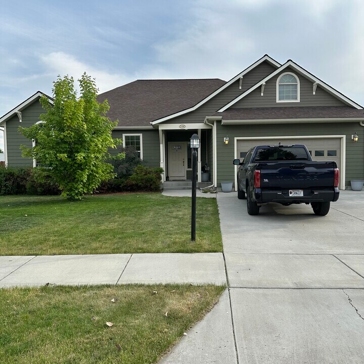 526 Cedar Wood Cir in Bozeman, MT - Building Photo