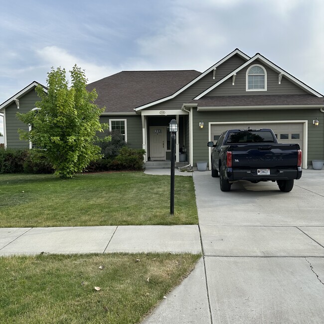 property at 526 Cedar Wood Cir
