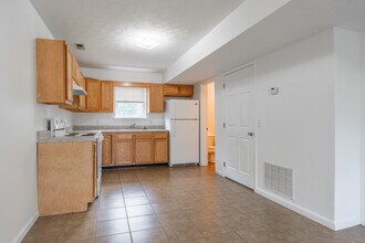 Embassy Townhomes in Muldraugh, KY - Foto de edificio - Interior Photo