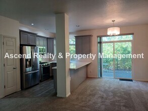 2529 NW Rogue Valley Terrace in Beaverton, OR - Building Photo - Building Photo