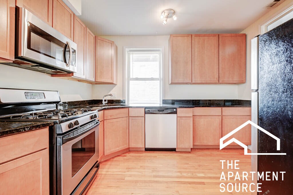 2553 W Ardmore Ave in Chicago, IL - Building Photo