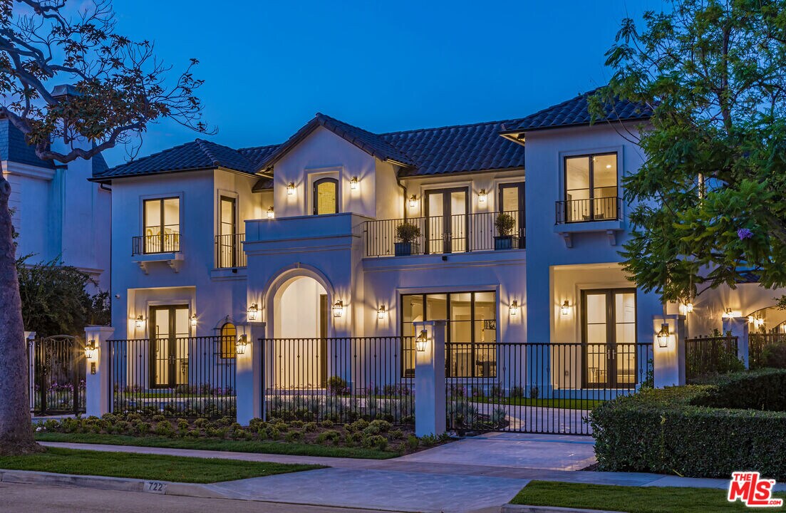 722 N Camden Dr in Beverly Hills, CA - Building Photo