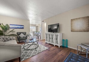 Manchester in Euless, TX - Building Photo