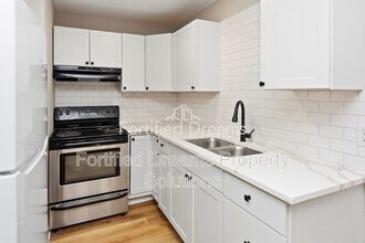 1806 Heilwood Dr in Greensboro, NC - Building Photo - Building Photo