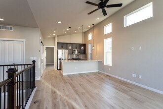 6739 Cool Breeze Dr in Colorado Springs, CO - Foto de edificio - Building Photo