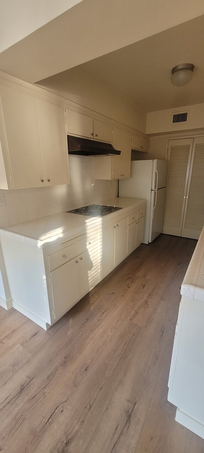 8934 Wonderland Ave in Los Angeles, CA - Building Photo - Building Photo