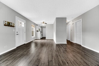 323 Somerset Ln in Vernon Hills, IL - Building Photo - Building Photo