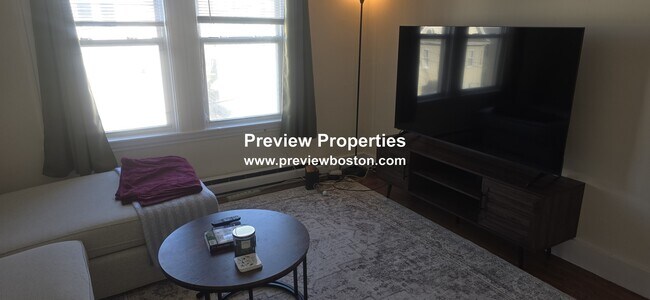 25 Brackett St, Unit 3 in Boston, MA - Foto de edificio - Building Photo