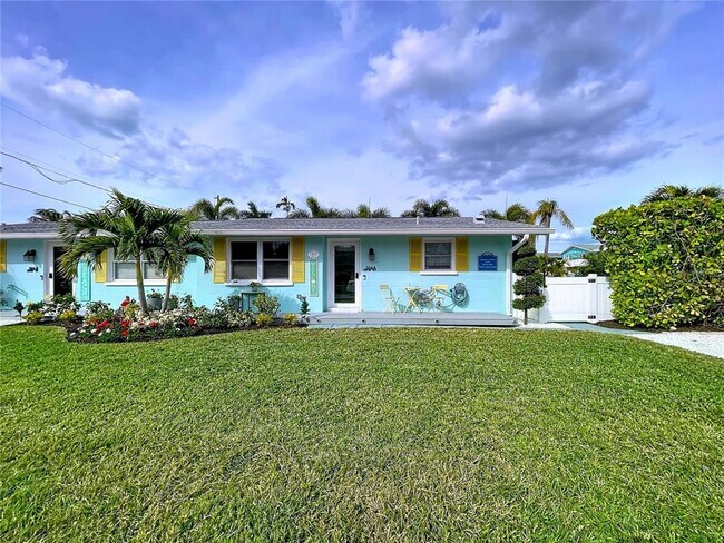 304 29th St in Holmes Beach, FL - Building Photo - Building Photo