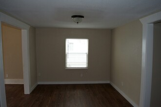 521 S Polaris in San Antonio, TX - Building Photo - Building Photo