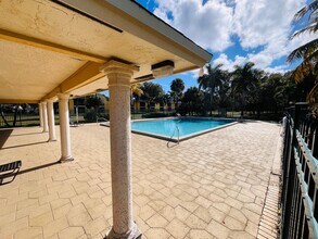 1106 Meadows Cir in Boynton Beach, FL - Building Photo - Building Photo