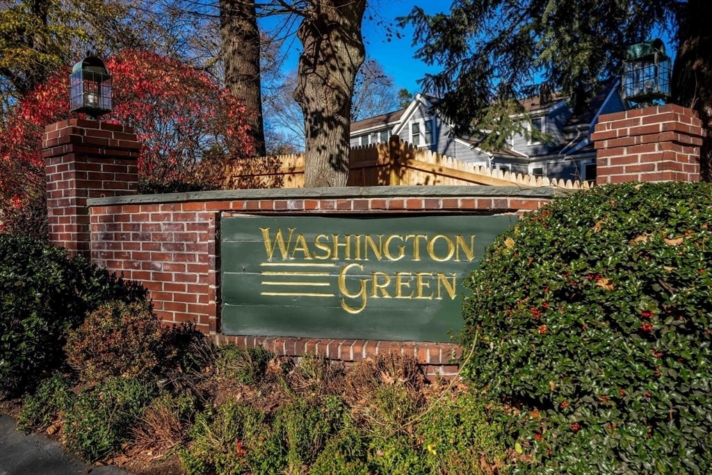 24 Washington Green in Walpole, MA - Building Photo