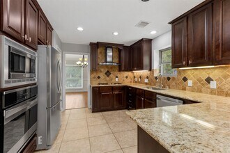 16210 Chipstead Dr in Spring, TX - Foto de edificio - Building Photo